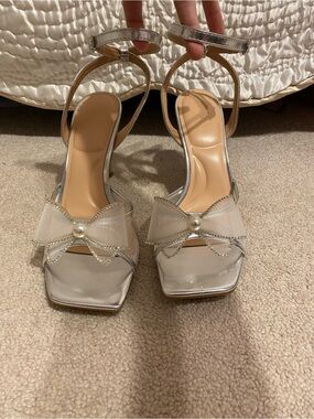 Wild Diva Comfort silver strappy stiletto heels, size 10. Heels 4 in. high